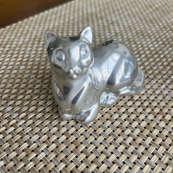 Whimsical Lenox cat silver salt and pepper shakers. In beautiful condition. - Picture 7 of 7
